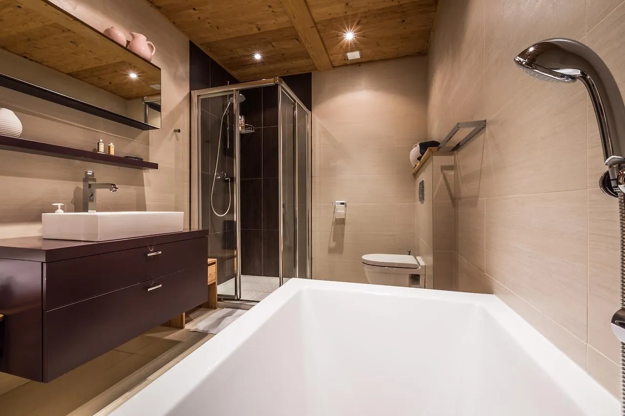 Apartment Au Bon Coin - Luxury Chamonix Hidden Haven, Mont Blanc View, Hot Tub And Garden